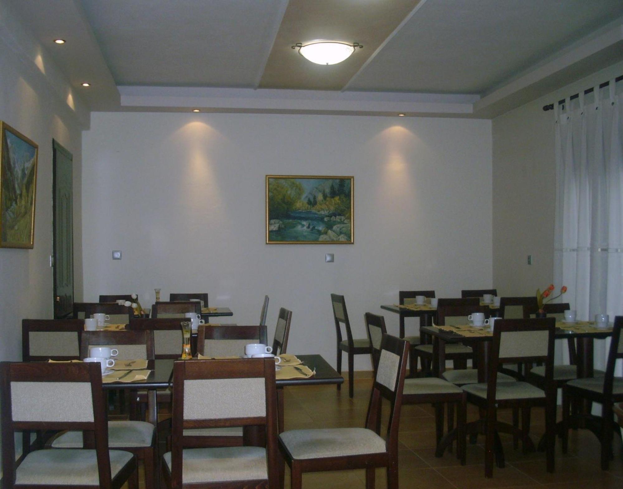 诺斯托斯酒店 Káto Loutrákion 外观 照片